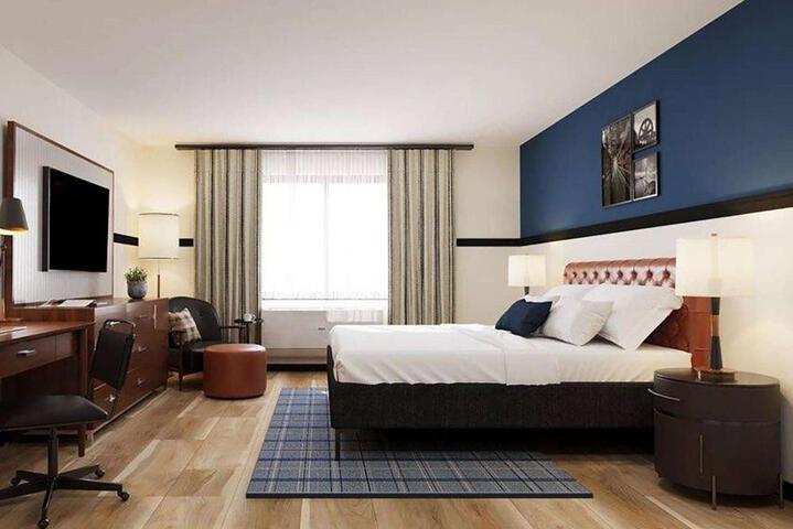 1 King Bed (4 of 5)