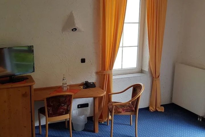 Room 7 of 8