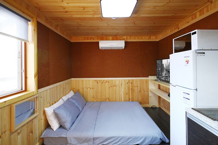Room 6 of 50