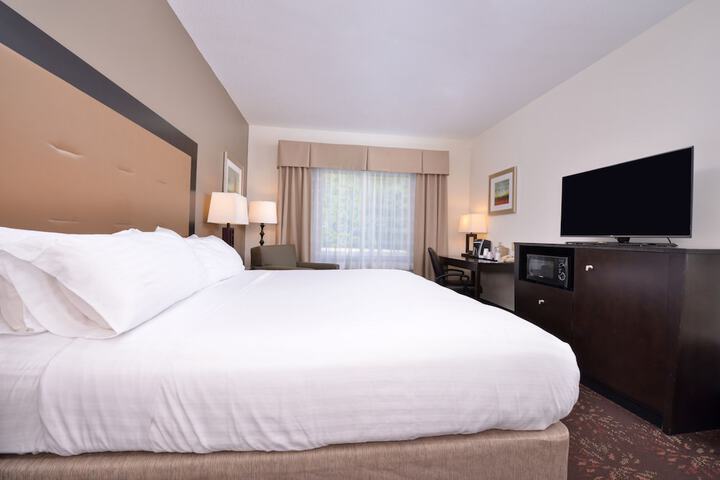 Room 4 of 77