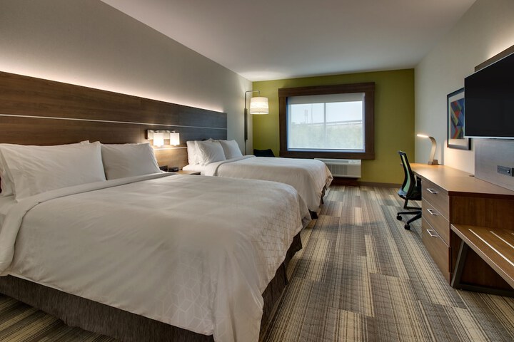 2 Queen Beds (3 of 12)