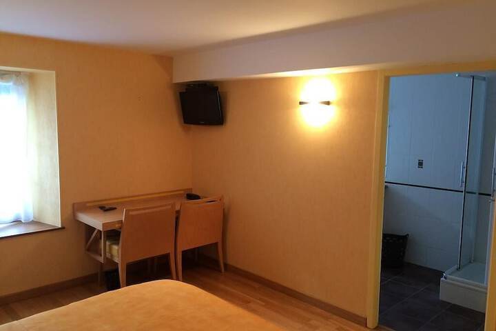 Room 4 of 11