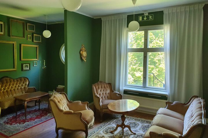 Room 5 of 20