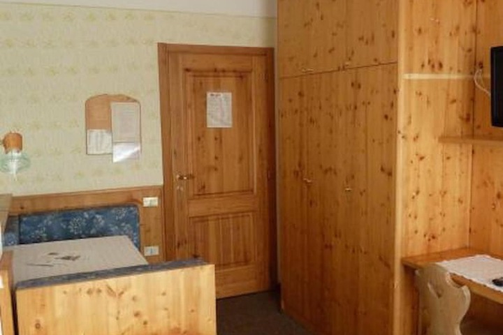 Room 8 of 29