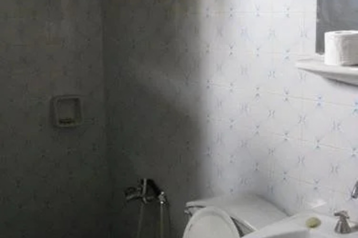 Room 7 of 9