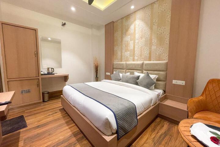 Hotel Crown Savoy Near Railway Station & GURU NANAK DEV UNIVERSITY