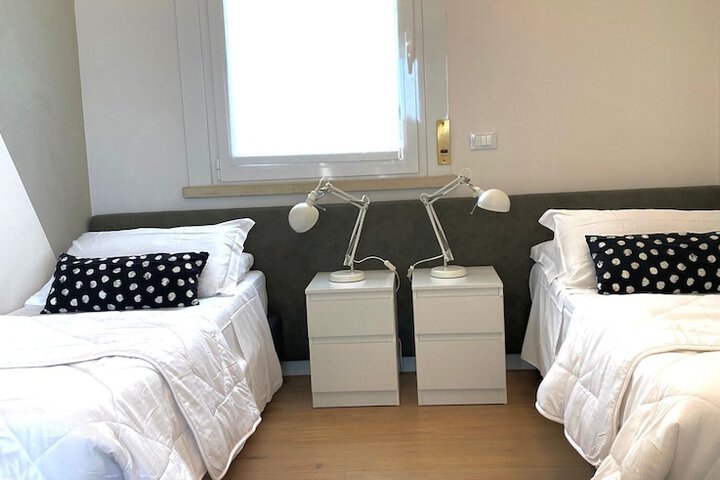 Room 15 of 104