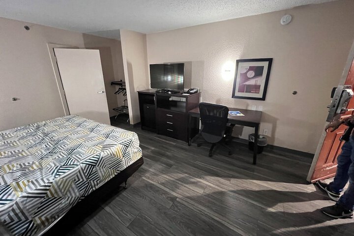 Room 8 of 39