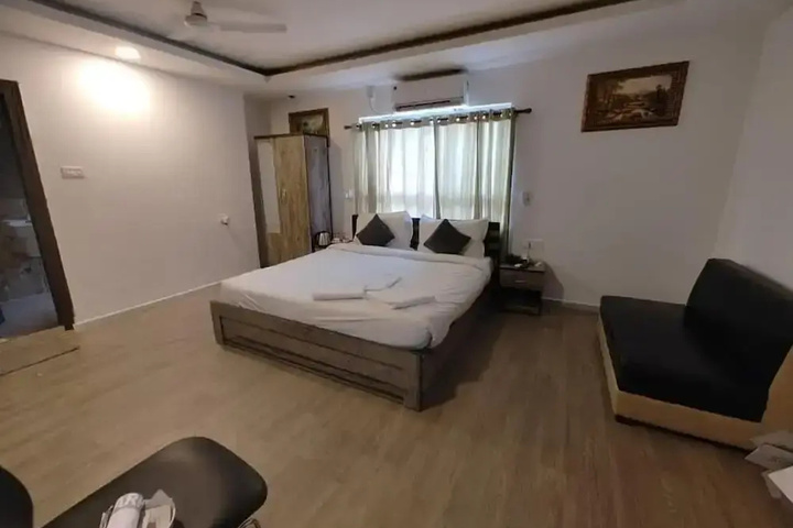 Room 5 of 20