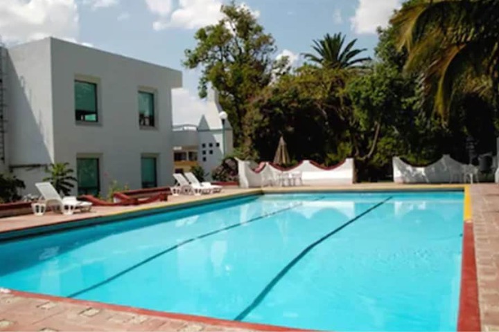 Hotel Pool