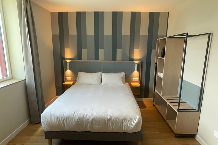 Room 10 of 36