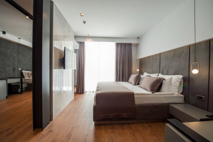 Room 5 of 38