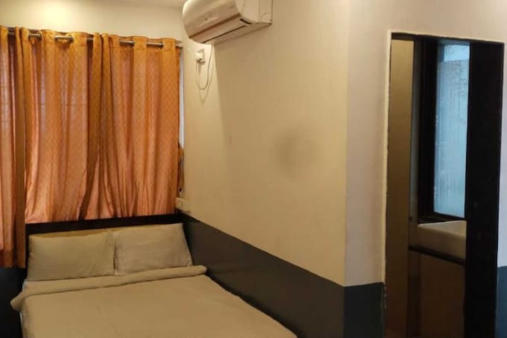 Room 6 of 37