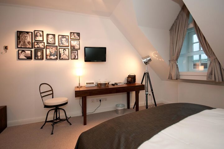 Room 27 of 47