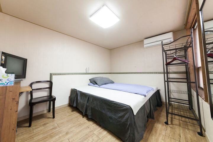 Room 16 of 43
