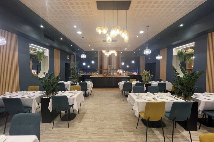 Dining 42 of 59