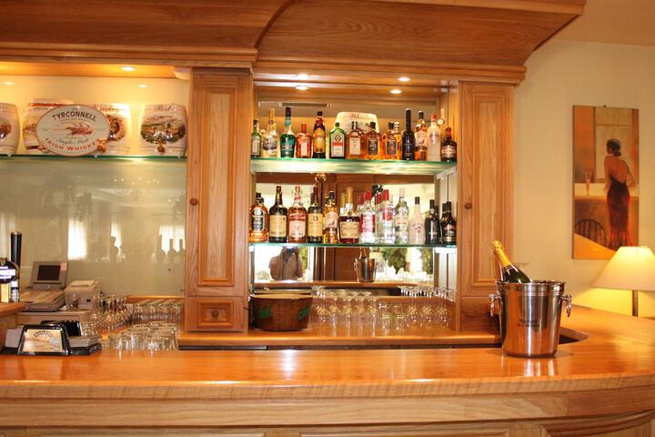 Lounge 16 of 21