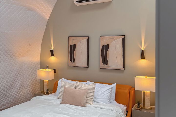 Room 21 of 34
