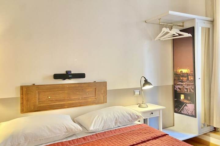 Room 9 of 34
