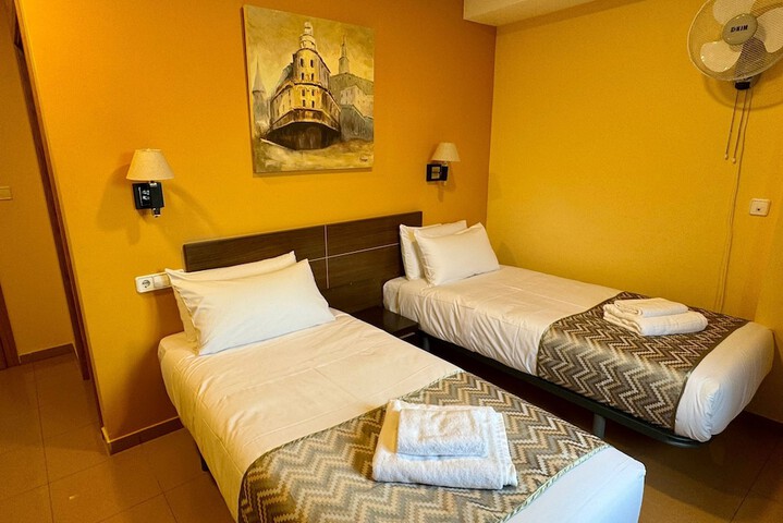 Room 21 of 38