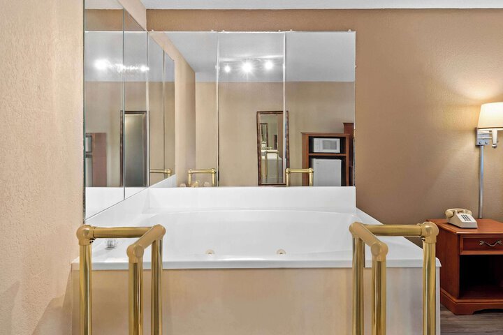 Jetted tub