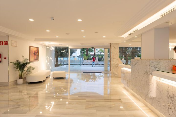 Entrance & Lobby