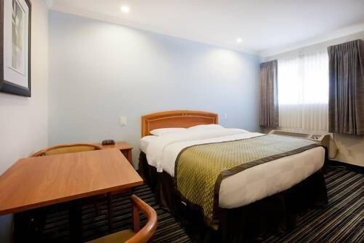 1 Queen Bed (1 of 16)
