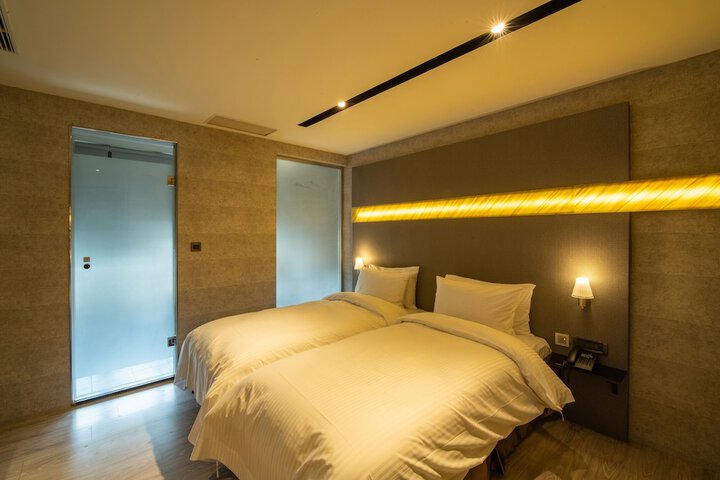 Room 20 of 32