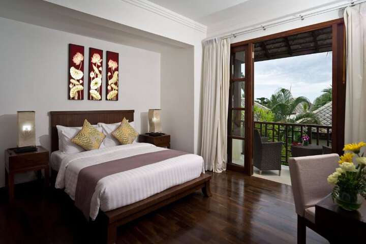 Room 12 of 76