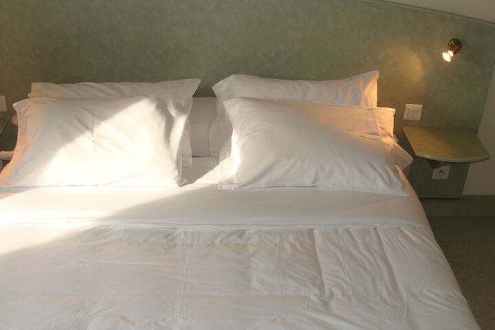 Room 4 of 96