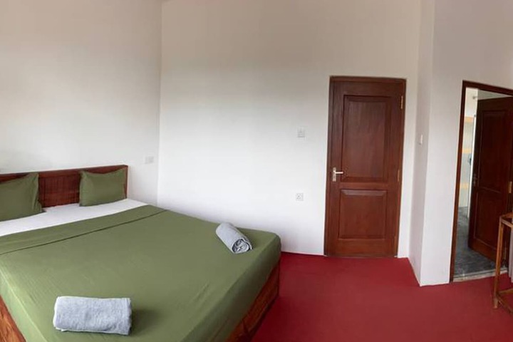 Room 9 of 34