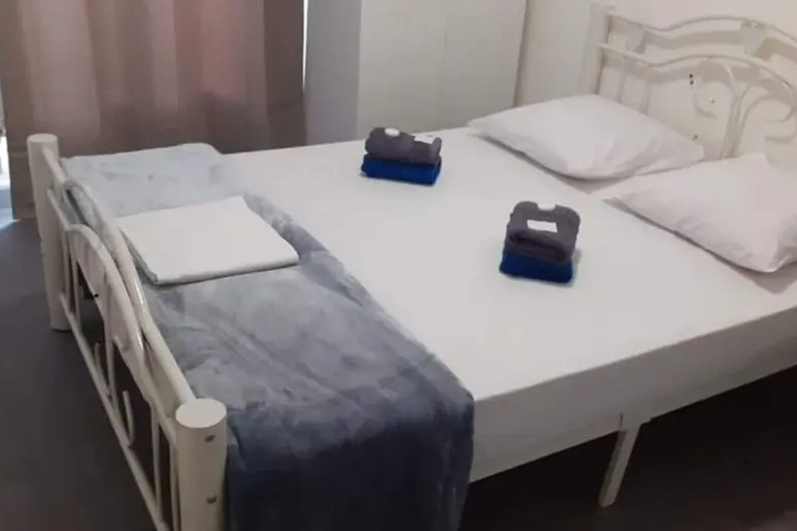 Room 5 of 9
