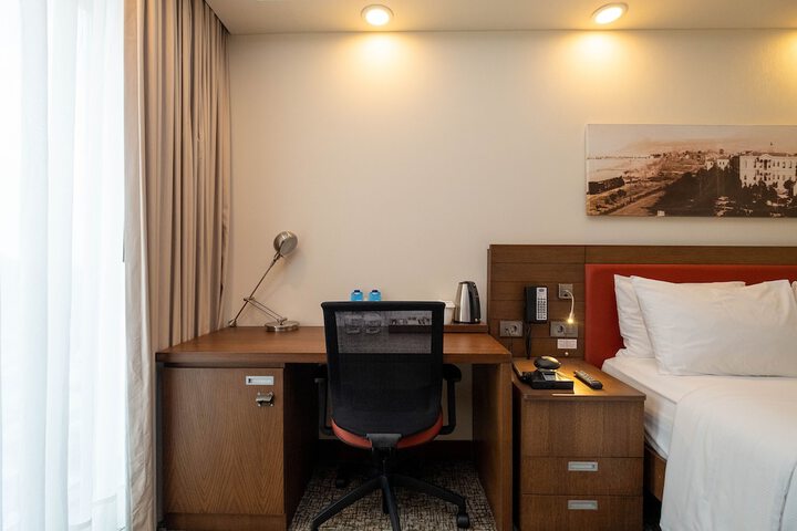 Room 2 of 69