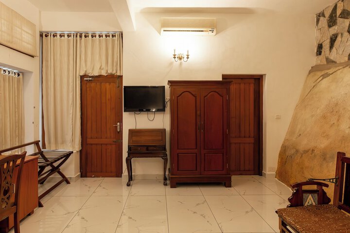 Room 11 of 80
