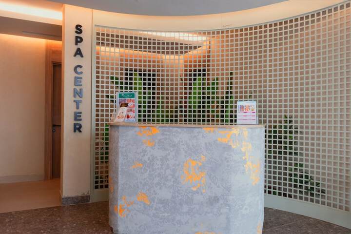 Entrance & Lobby