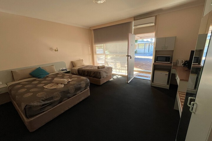 Room 10 of 27