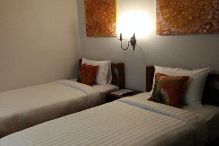 Room 4 of 38