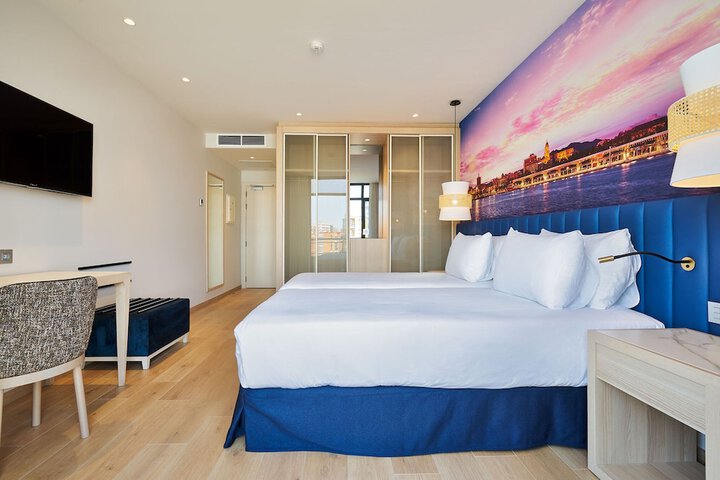 Room 17 of 43