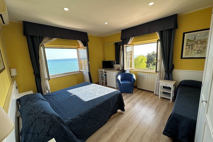 Room 8 of 42