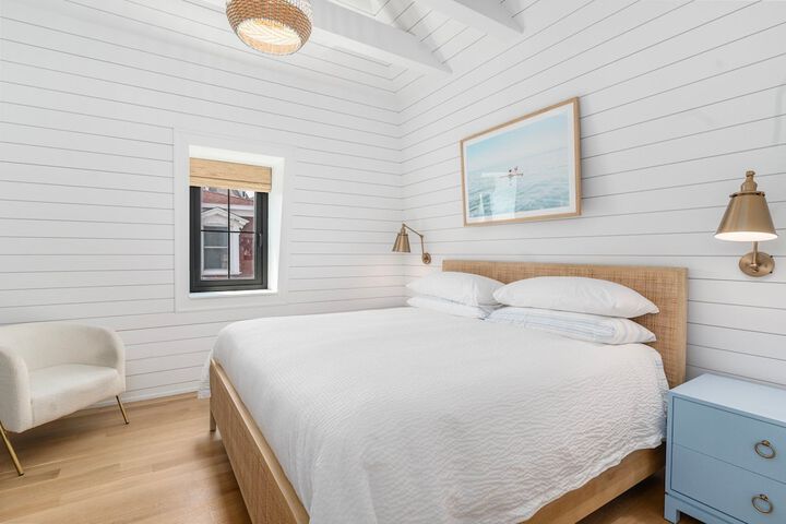 Room 3 of 20