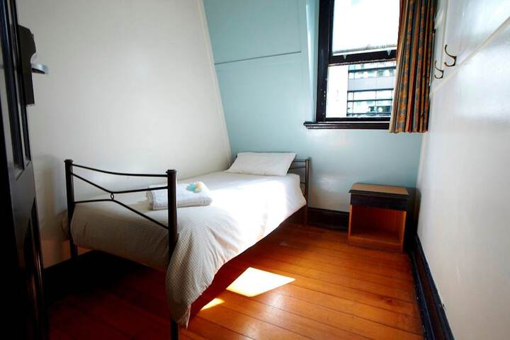 Room 19 of 37
