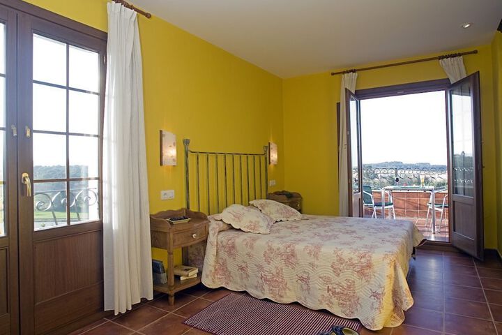 Room 3 of 37