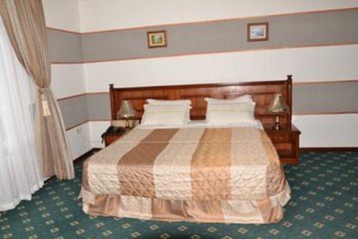 Room 10 of 22