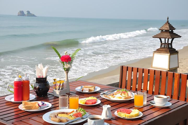 Breakfast/Coffee Service 25 of 34