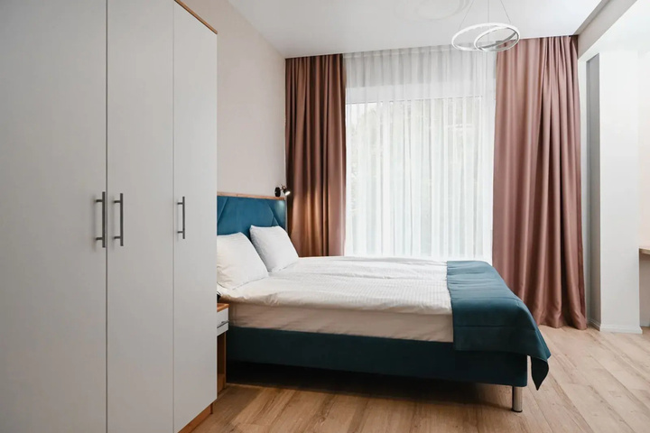 Room 8 of 32