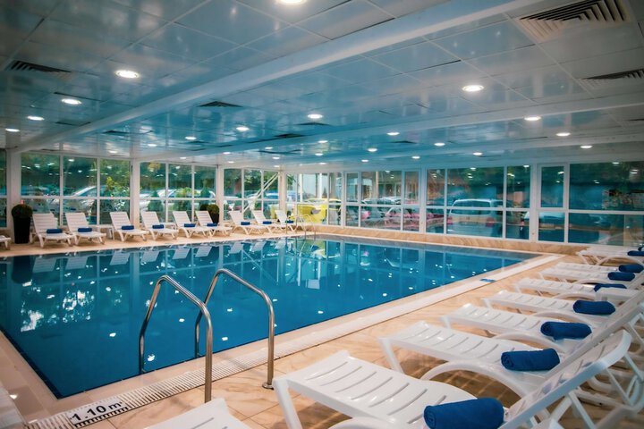 Pool 117 of 318