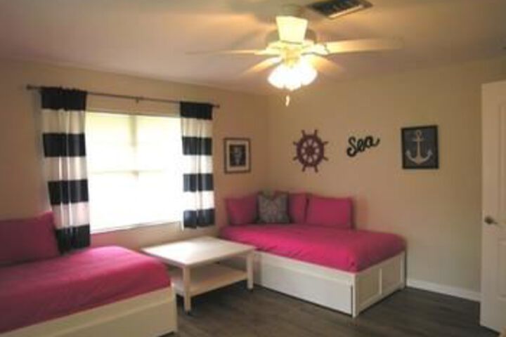 Room 6 of 18