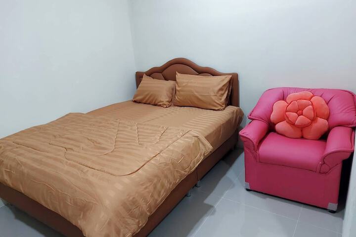 Room 4 of 17