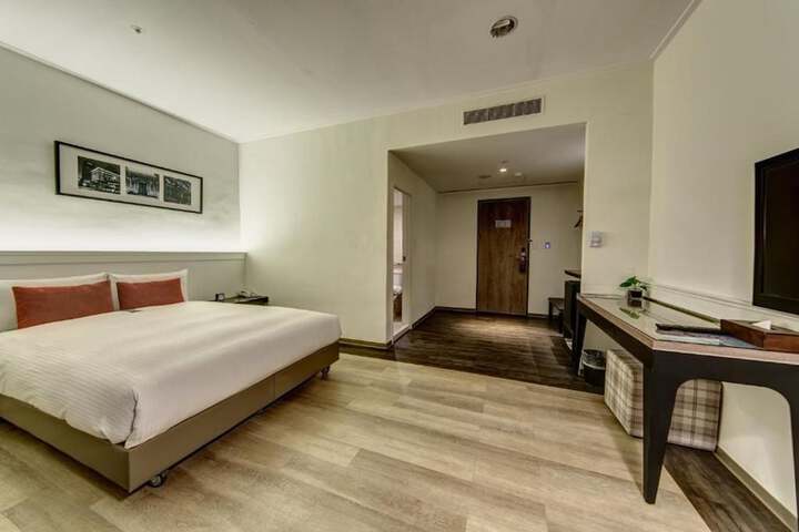 Room 12 of 30