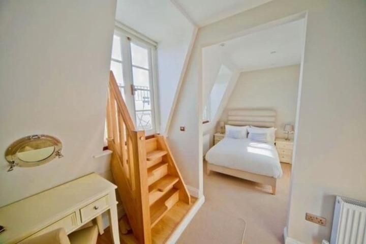 Room 10 of 78